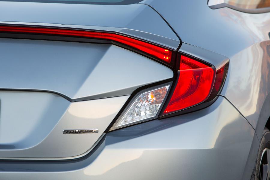 Детали экстерьера Honda Civic Coupe (FC3) 2016 года  (NA) (фото 35 из 40)